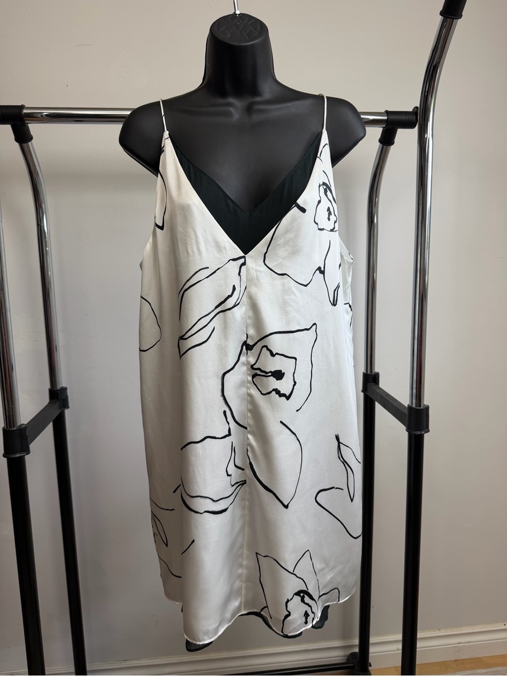 Club Monaco 100% Silk Floral Slip Dress White Black Layered V-Neck NWT Size 8